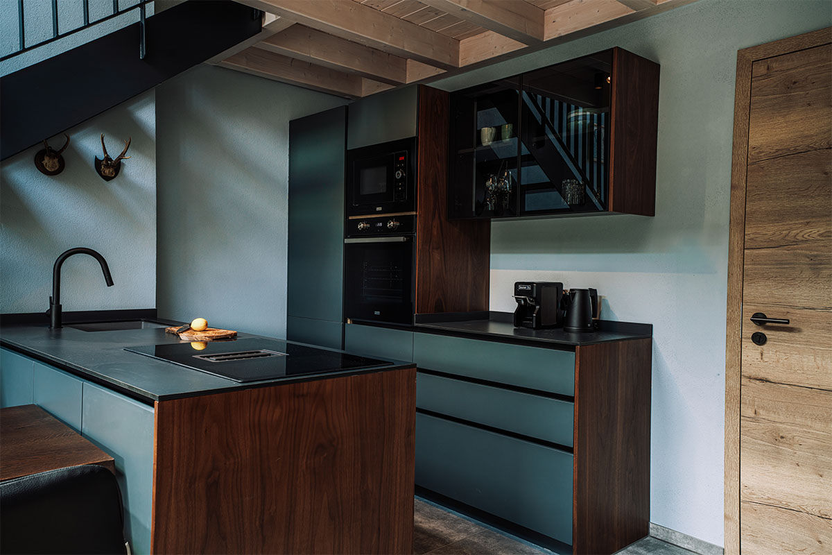 Allgaeuer Bergwald Chalets Innen Kueche Ambiente