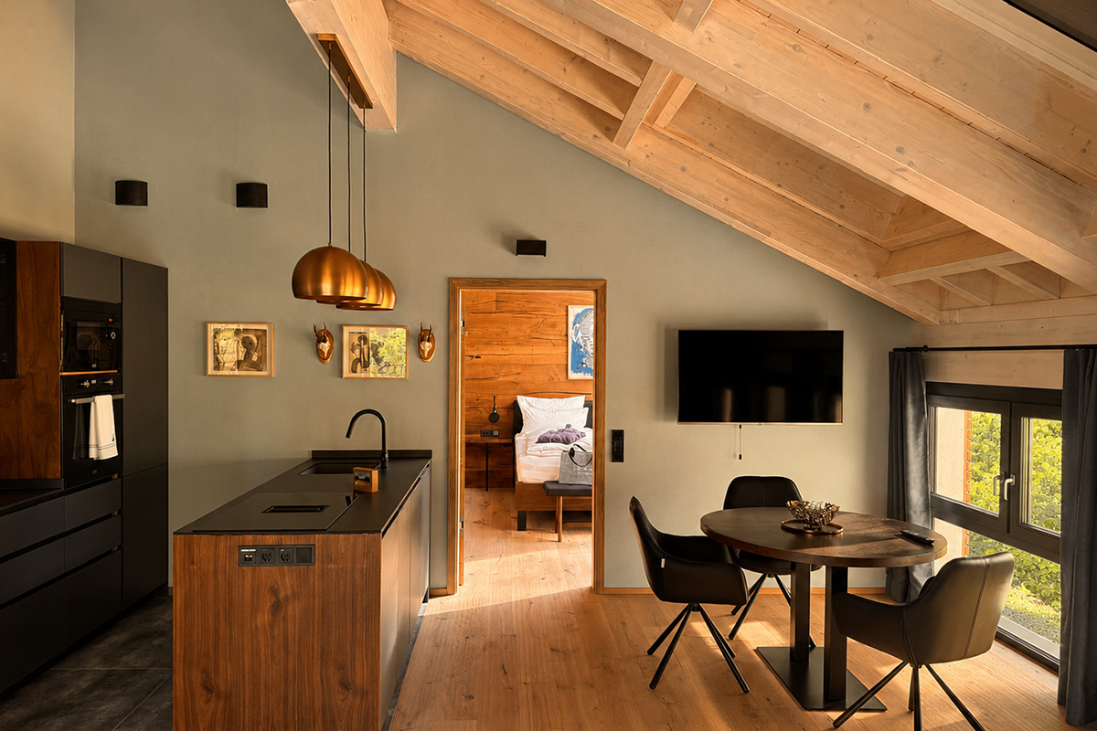Allgaeuer Bergwald Chalets APARTMENT HELLBLAUE Wand