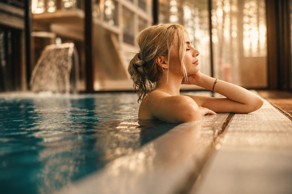 Allgaeuer Bergwald Chalets Wellness Pool Entspannt